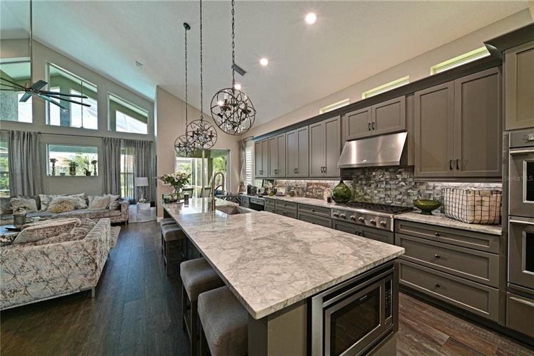 Photo 4 of 51 - 304 9th Ave E, Palmetto, FL 34221