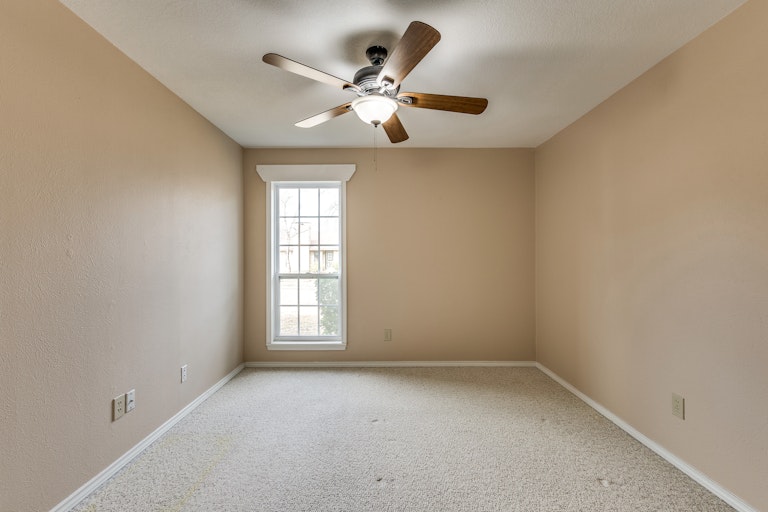 Photo 10 of 27 - 734 Red Wing Dr, Lewisville, TX 75067