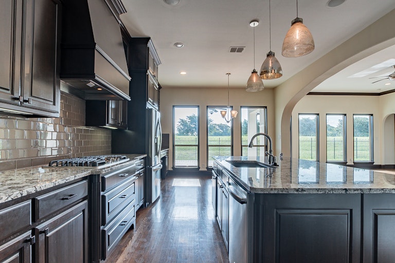 Photo 9 of 28 - 723 Brookstone Dr, Irving, TX 75039
