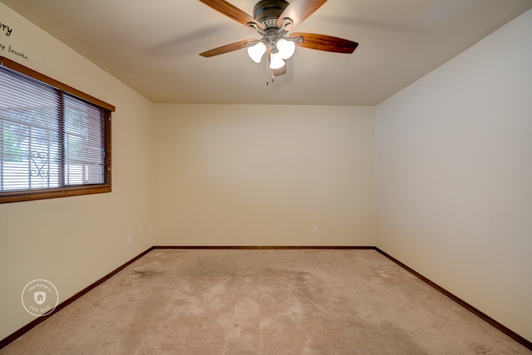 Photo 17 of 31 - 3407 W Evans Dr, Phoenix, AZ 85053