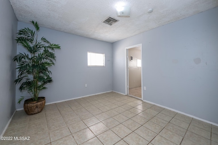 Photo 13 of 23 - 10151 S Green Dr, Tucson, AZ 85756