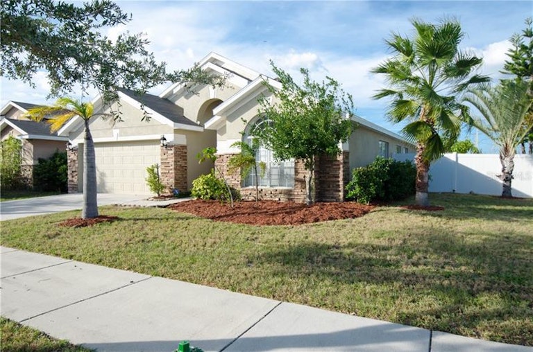 Photo 1 of 25 - 812 Barclay Wood Dr, Ruskin, FL 33570