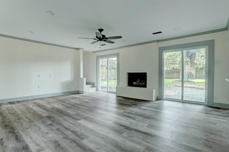 Photo 9 of 27 - 7919 Fairdale Ln, Houston, TX 77063