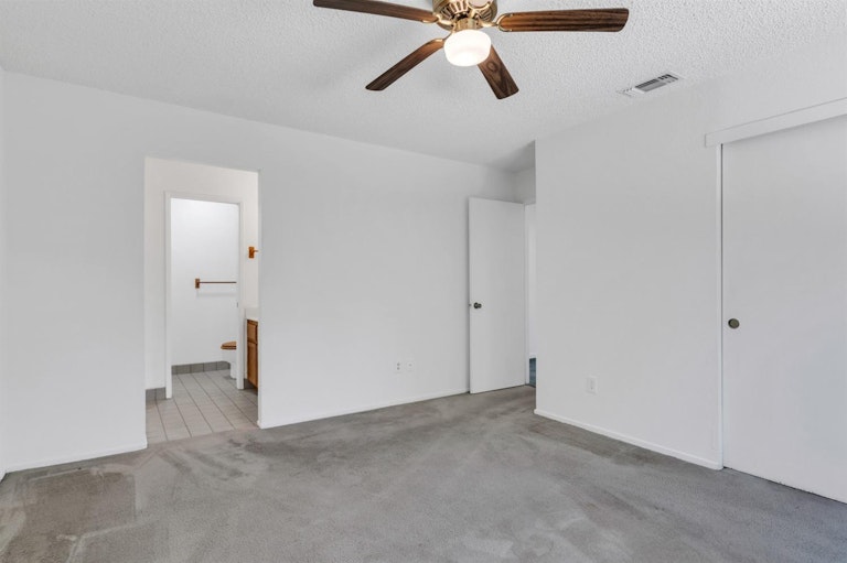 Photo 28 of 48 - 10 Glenville Cir, Sacramento, CA 95826