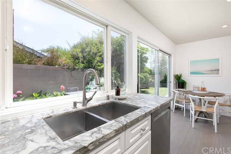 Photo 12 of 29 - 17201 Berlin Ln, Huntington Beach, CA 92649