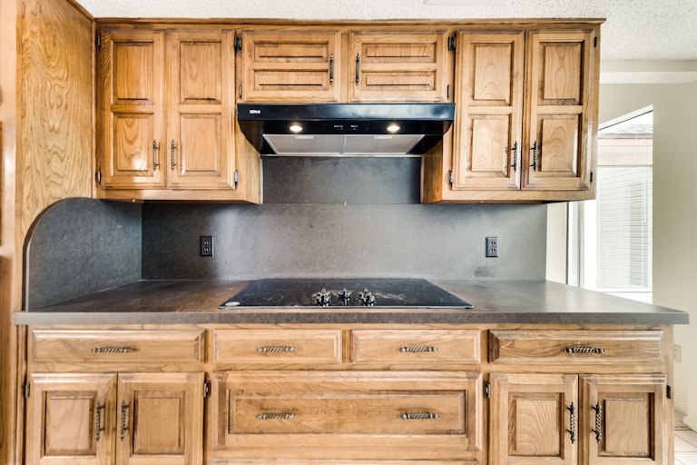 Photo 9 of 28 - 718 Cliffwood Cir, Duncanville, TX 75116