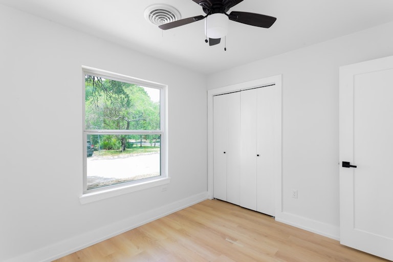 Photo 30 of 33 - 2300 Fair Oaks Dr, Austin, TX 78745