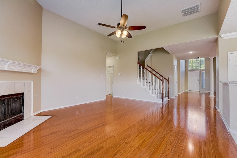Photo 3 of 37 - 4009 Pear Ridge Dr, The Colony, TX 75056