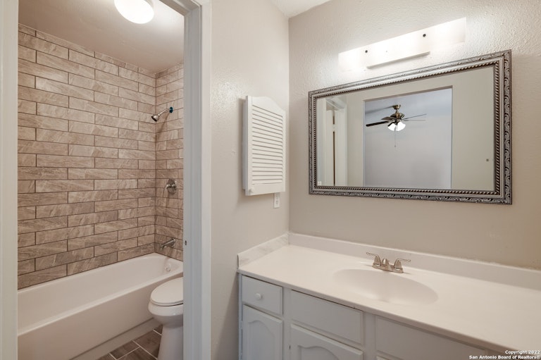 Photo 18 of 27 - 2338 Oriley St, San Antonio, TX 78251