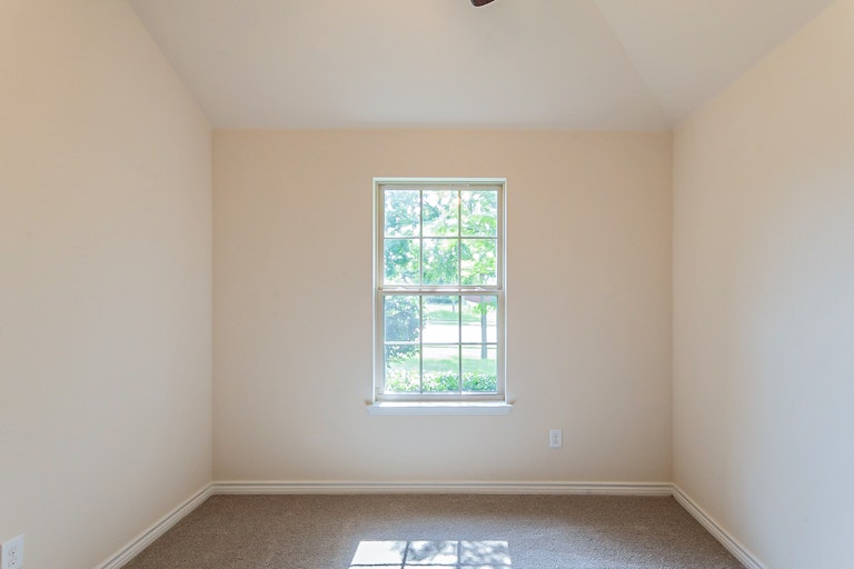 Photo 15 of 24 - 3713 Fallmeadow St, Denton, TX 76207
