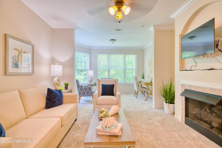 Photo 10 of 25 - 13810 Sutton Park Dr N #1327, Jacksonville, FL 32224