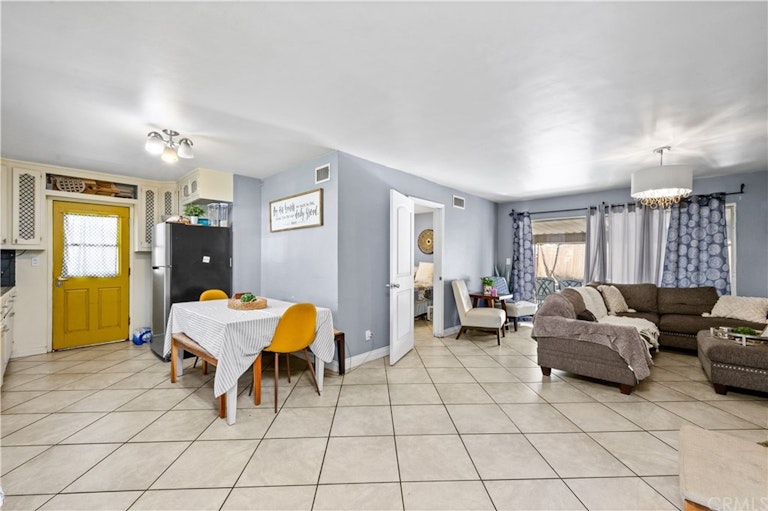 Photo 8 of 52 - 1325 S Moonstone St, Anaheim, CA 92804