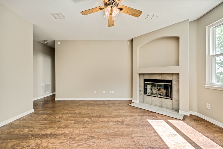 Photo 13 of 28 - 2116 Willow Ct, Little Elm, TX 75068