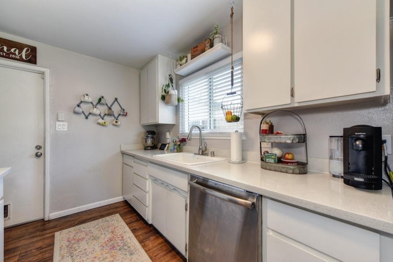 Photo 16 of 31 - 4137 California Ave, Carmichael, CA 95608