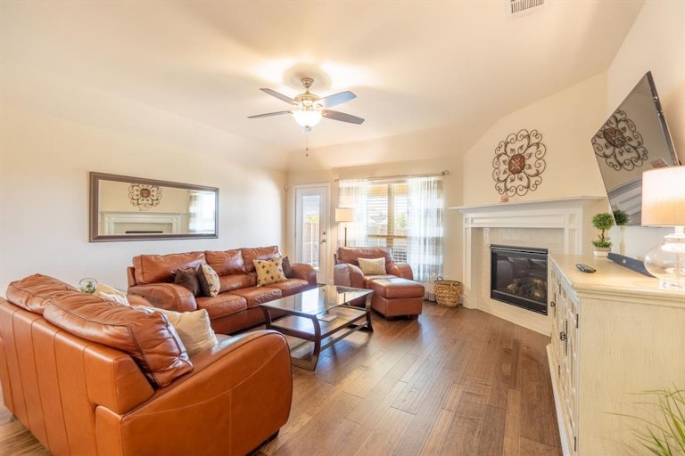 Photo 10 of 22 - 2081 Avondown Rd, Forney, TX 75126