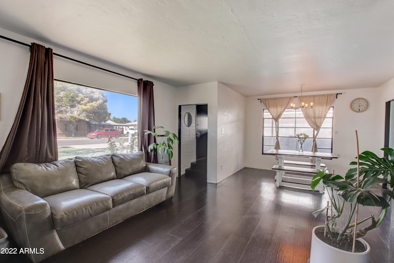 Photo 8 of 26 - 1917 E Mitchell Dr, Phoenix, AZ 85016