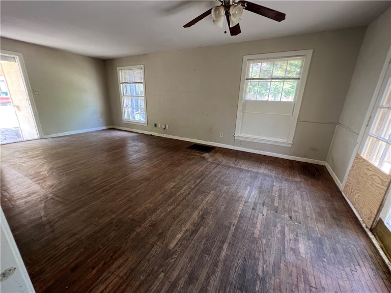 Photo 29 of 37 - 1800 Alguno Rd, Austin, TX 78757
