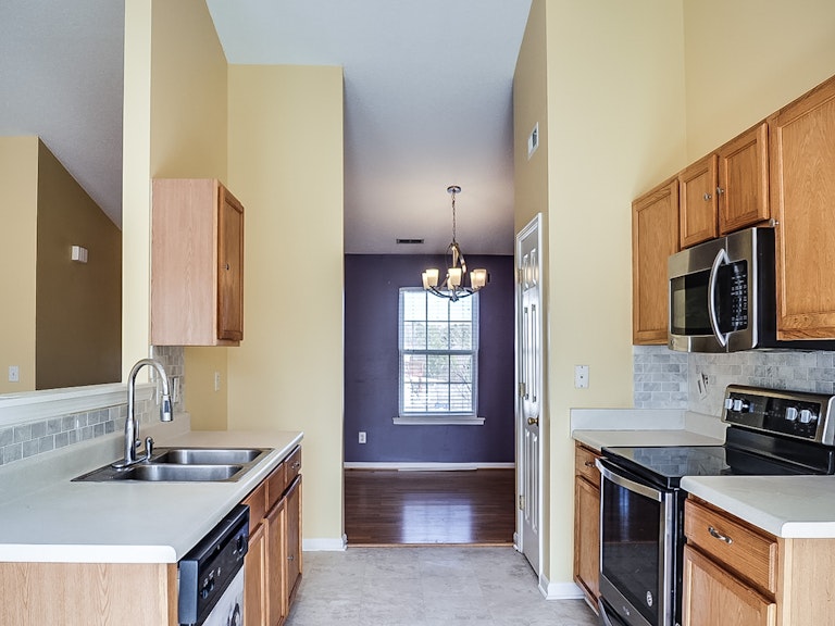 Photo 2 of 47 - 4800 Lindoby Ln, Raleigh, NC 27616