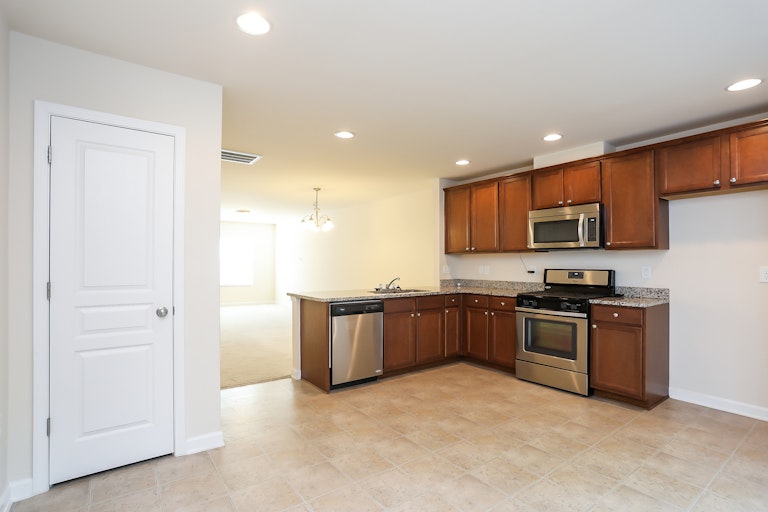Photo 11 of 25 - 8512 Quarton Dr, Raleigh, NC 27616