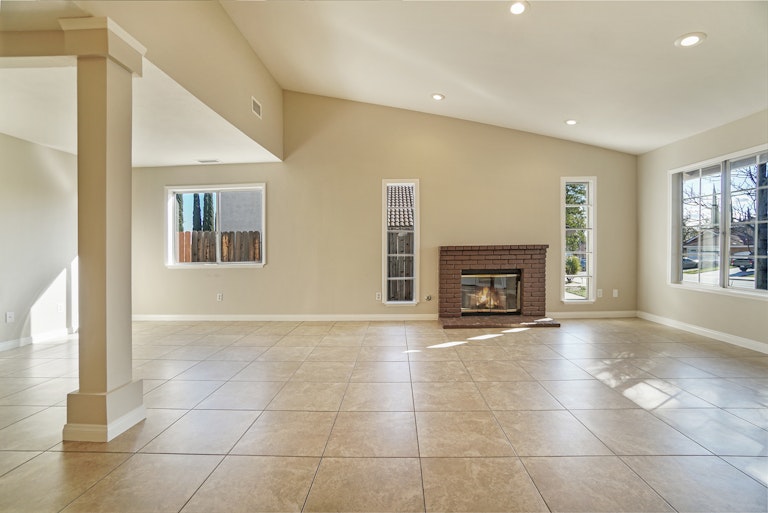Photo 3 of 17 - 8730 Sandhill Dr, Riverside, CA 92508
