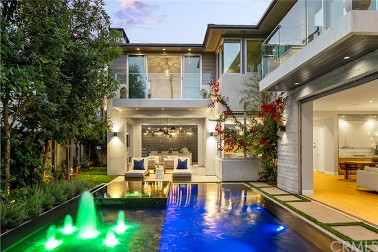 Photo 3 of 56 - 763 11th St, Manhattan Beach, CA 90266