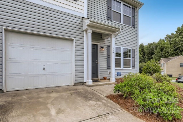 Photo 4 of 33 - 649 Cliffs Inn Cir, Charlotte, NC 28214