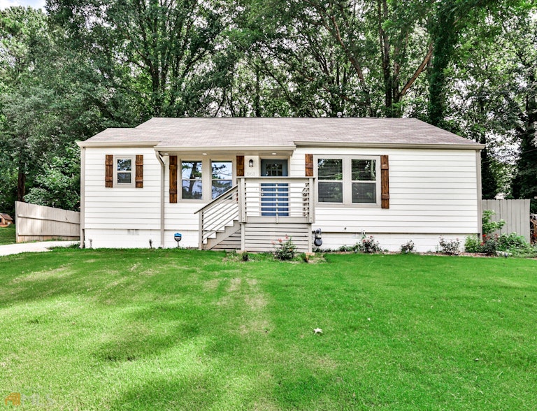 Photo 1 of 21 - 1963 Headland Dr, Atlanta, GA 30344