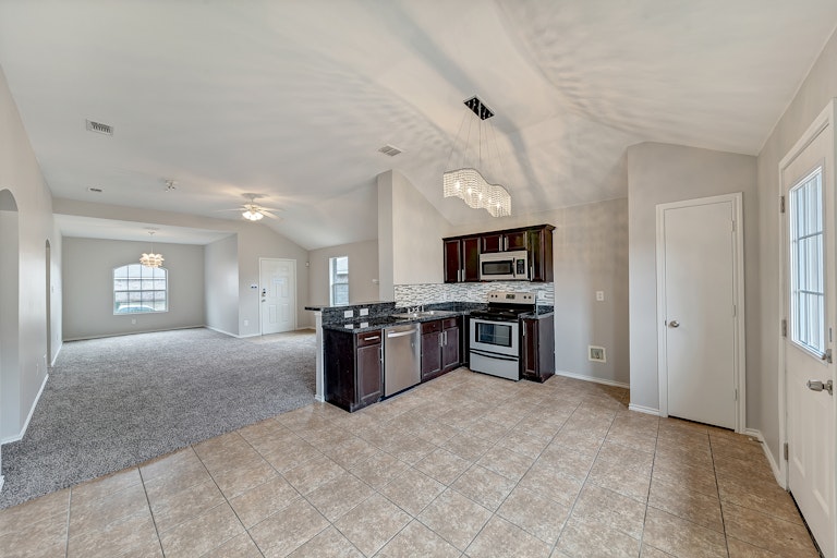 Photo 7 of 26 - 8904 Catalonia Dr, Dallas, TX 75217