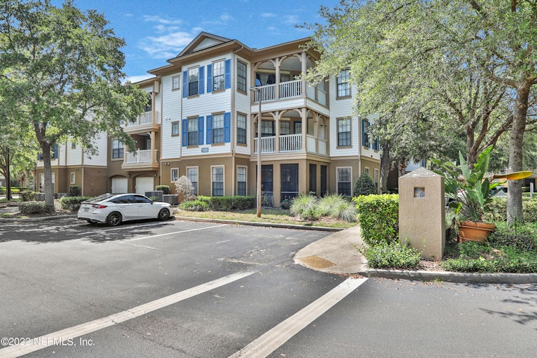Photo 29 of 31 - 12700 Bartram Park Blvd #328, Jacksonville, FL 32258