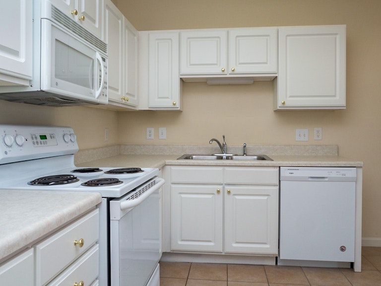 Photo 3 of 22 - 2511 Huntscroft Ln #300, Raleigh, NC 27617