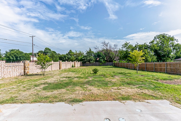 Photo 30 of 30 - 1001 Pondview Dr, Cedar Hill, TX 75104