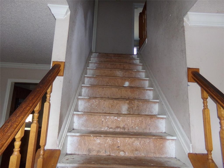 Photo 8 of 23 - 1133 Lexington Ln, Desoto, TX 75115