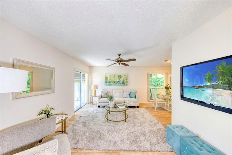 Photo 4 of 39 - 1614 Berwick Ct Unit C, Palm Harbor, FL 34684