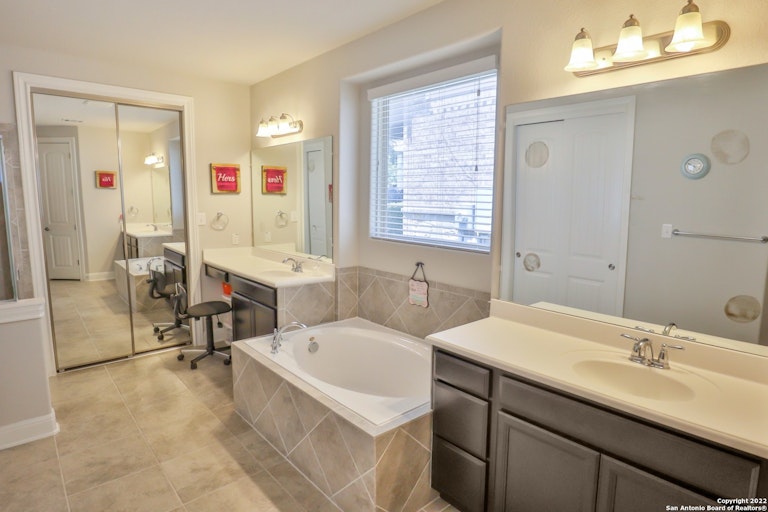Photo 13 of 24 - 225 Scenic Vis, Cibolo, TX 78108