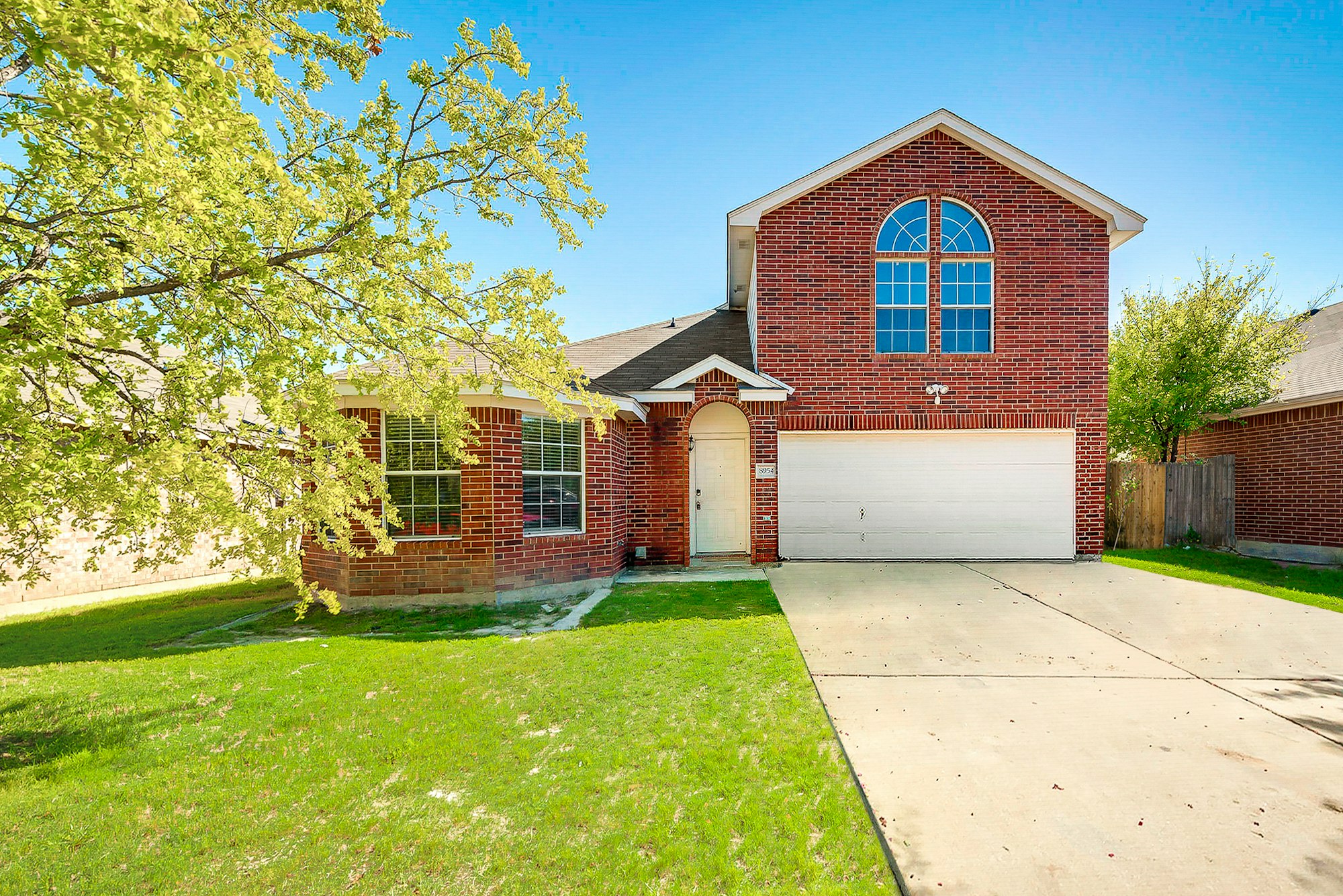 Photo 1 of 27 - 8954 Rushing River Dr, Fort Worth, TX 76118