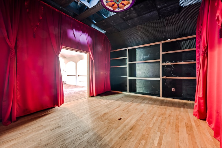 Photo 17 of 31 - 3612 Amber Hills Dr, Dallas, TX 75287