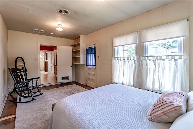 Photo 12 of 27 - 603 Coyle St, Garland, TX 75040