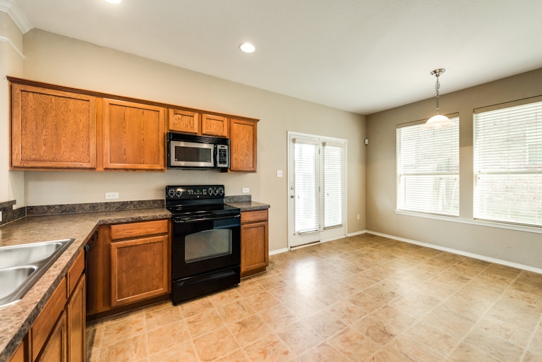 Photo 7 of 25 - 3613 Hudgins Ranch Rd, Roanoke, TX 76262