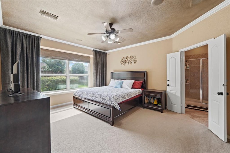 Photo 16 of 30 - 2010 Kenilworth Dr, Sugar Land, TX 77479