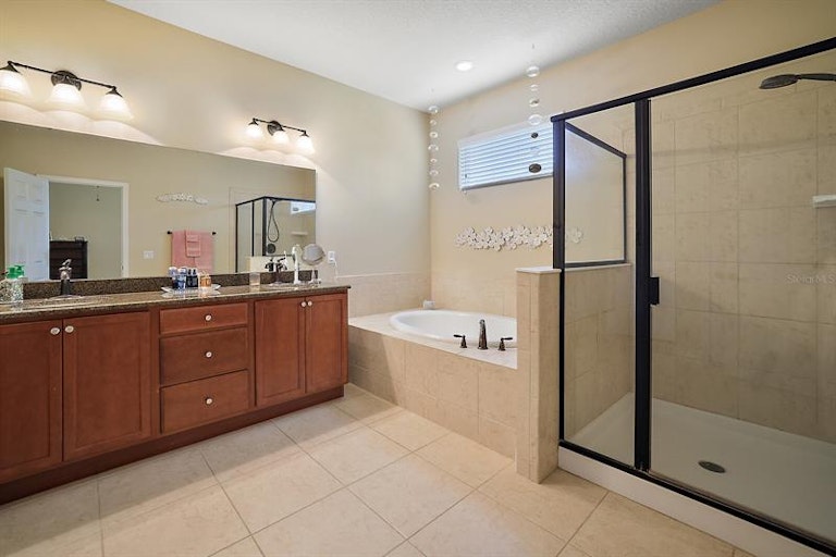 Photo 20 of 39 - 30213 Hackney Loop, Mount Dora, FL 32757
