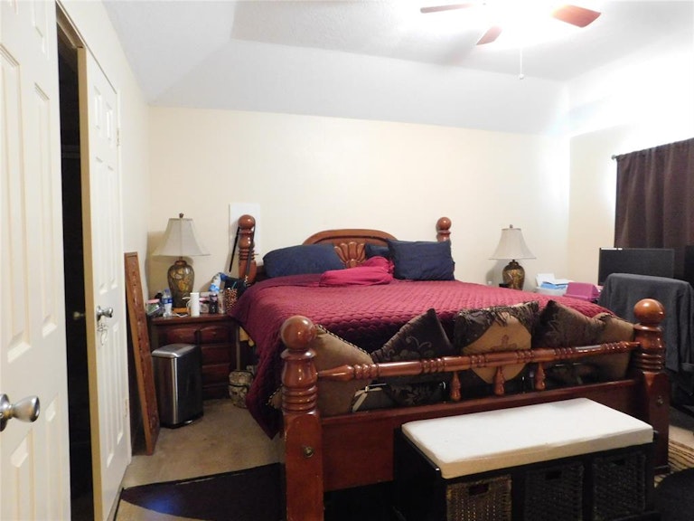 Photo 17 of 25 - 3910 Spring Meadow Dr, Pearland, TX 77584