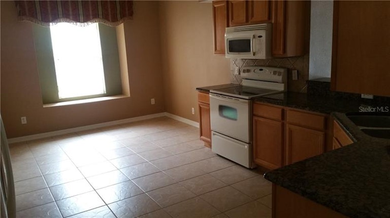 Photo 18 of 24 - 27434 Edenfield Dr, Wesley Chapel, FL 33544