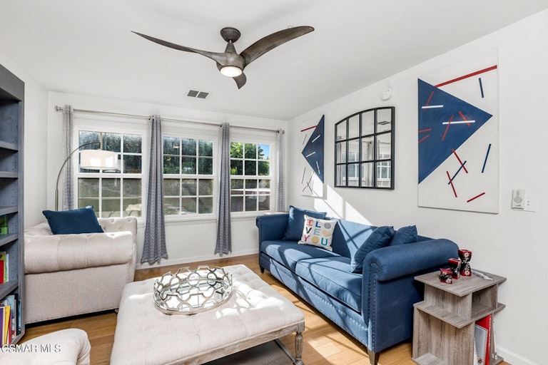 Photo 45 of 60 - 4641 Caritina Dr, Tarzana, CA 91356