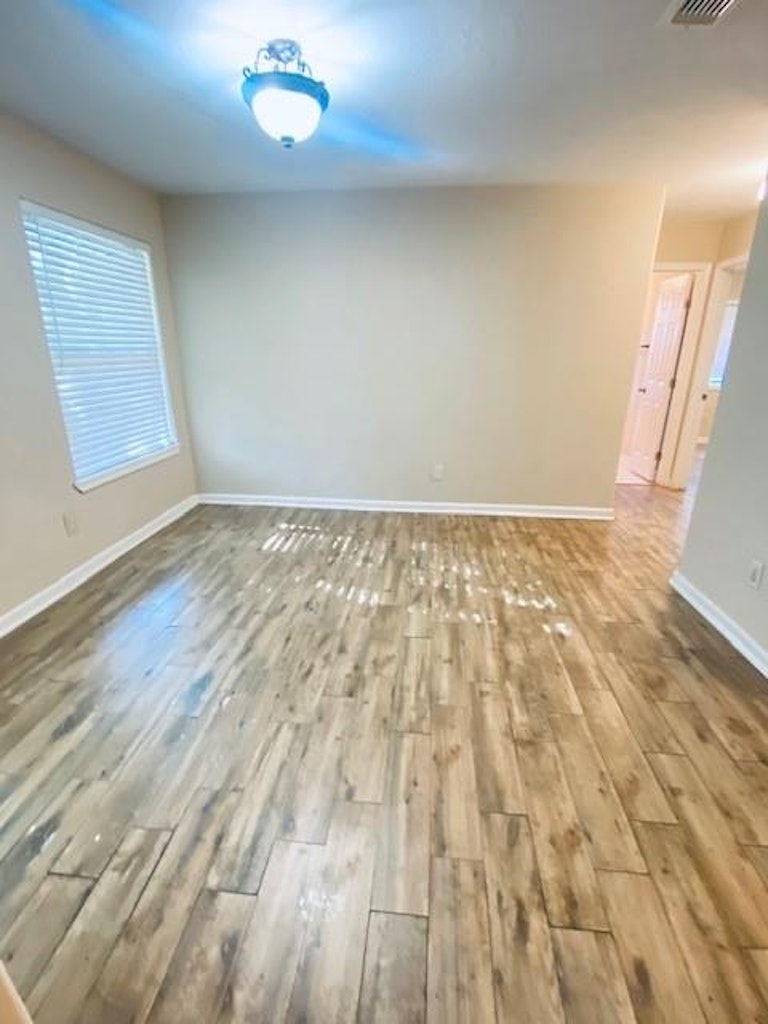 Photo 4 of 36 - 6126 Nancet Dr, Houston, TX 77041