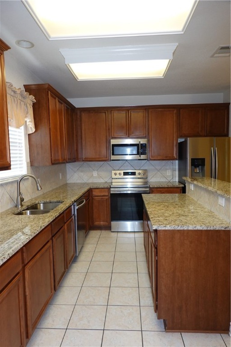 Photo 10 of 33 - 329 Island Oak Dr, Austin, TX 78748