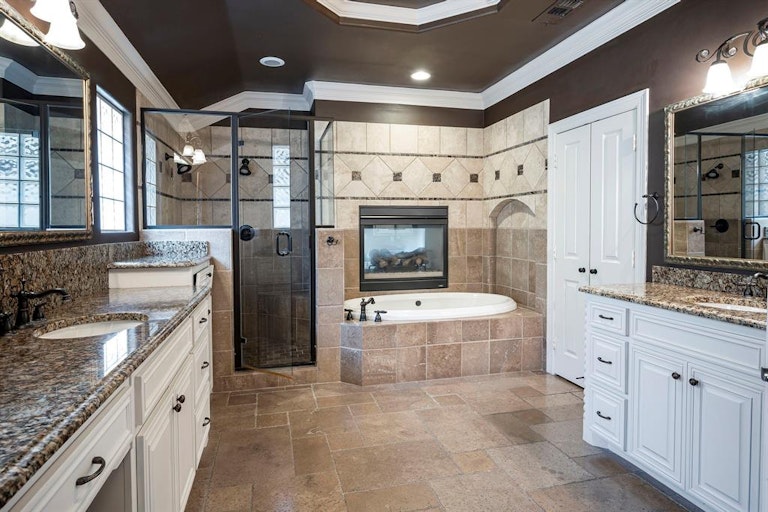 Photo 18 of 40 - 6624 Sondra Dr, Dallas, TX 75214