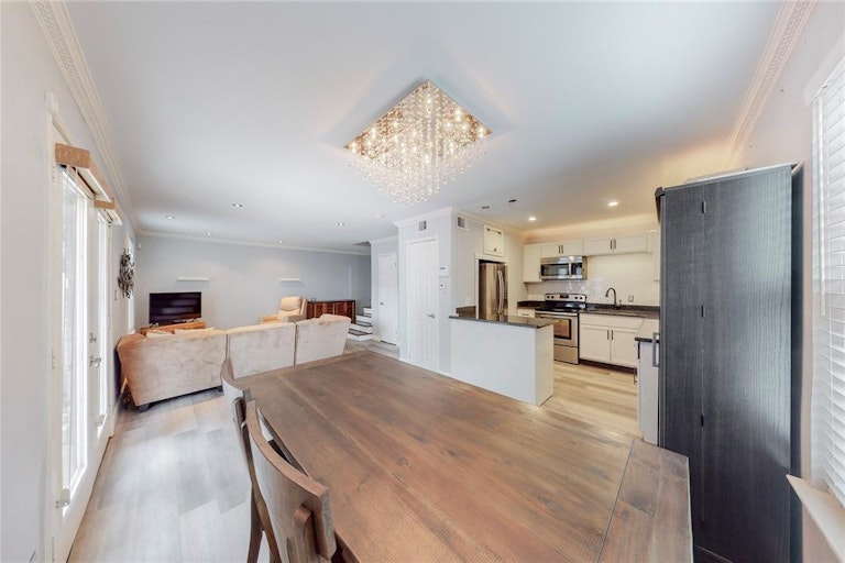 Photo 11 of 28 - 5021 N Hall St, Dallas, TX 75235