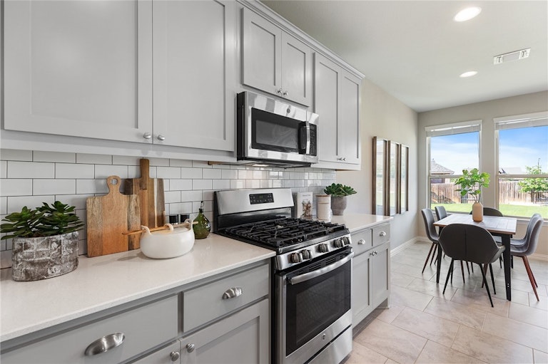 Photo 4 of 39 - 2961 Consuelo Way, Round Rock, TX 78665