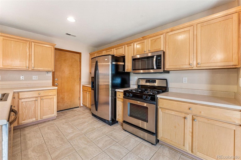 Photo 10 of 33 - 7962 S Kalispell Way, Englewood, CO 80112