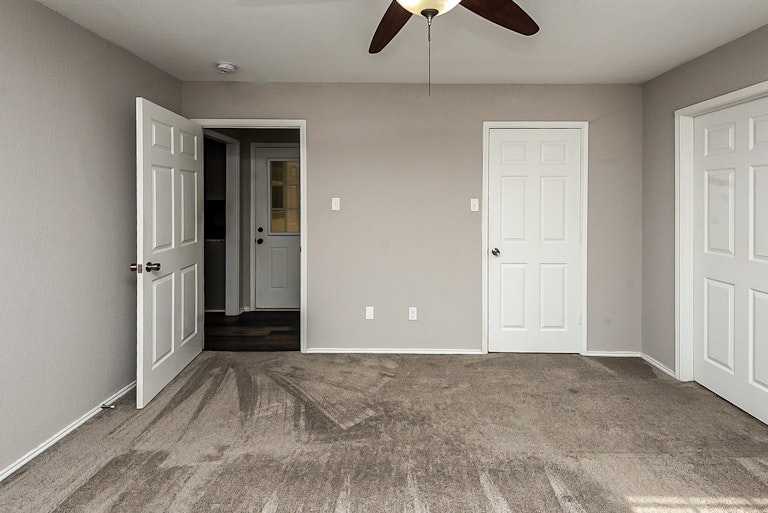 Photo 17 of 26 - 6428 Henco Dr, Fort Worth, TX 76119